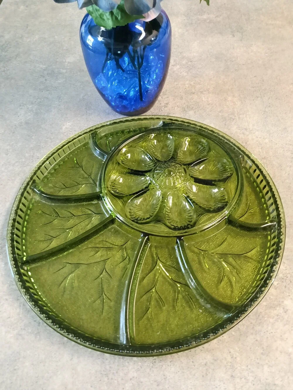 Like New Vintage Indiana Glass Large Hors d'oeuvres/Egg Avocado Green Serving Di
